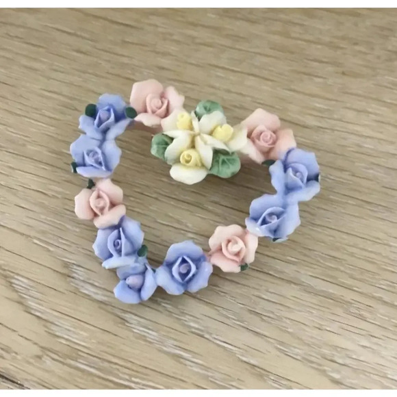 Vintage 80s Avon Resin Pastel Floral Heart Brooch Pin Valentines Pink Purple - Picture 1 of 2